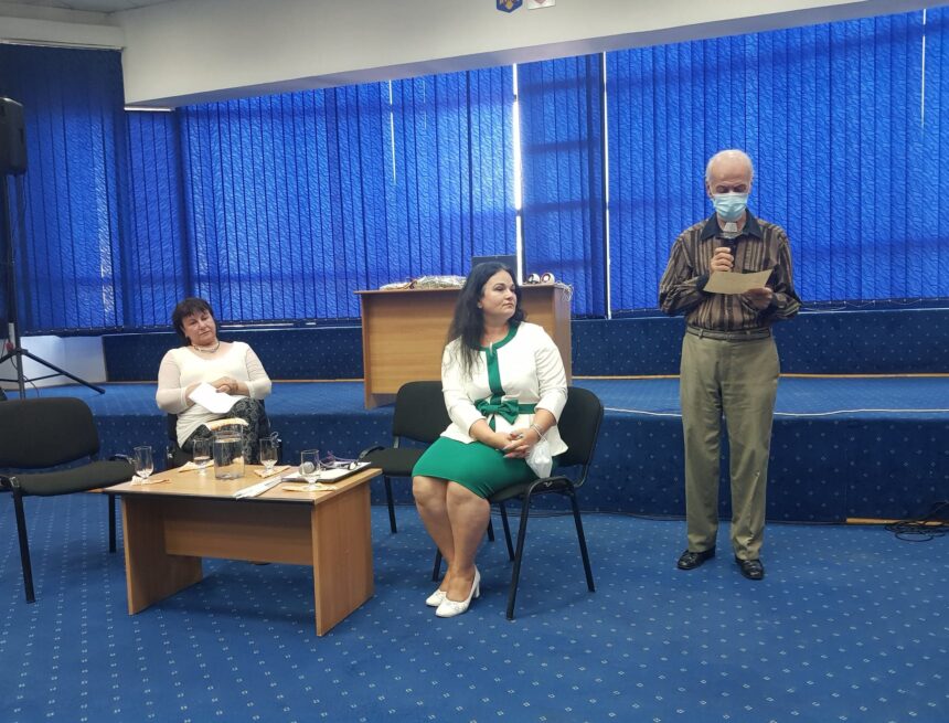 ”Dacă tot avem o limbă frumoasă, să folosim cuvinte luminoase și forța ei să o întoarcem către  noi!”