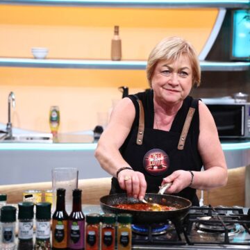 O poveste minunată – o oneșteancă de-a noastră (prof. Aurica Nistor) a reprezentat orașul la un puternic concurs de televiziune O poveste minunată – o oneșteancă de-a noastră (prof. Aurica Nistor) a reprezentat orașul la un puternic concurs de televiziune