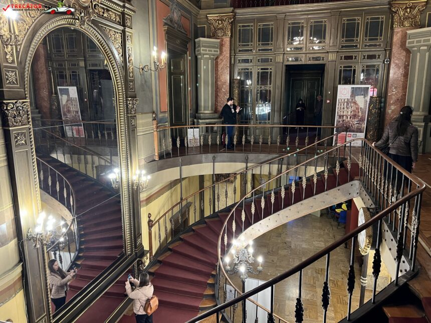 La  Muzeul Municipiului București – Palatul Șuțu