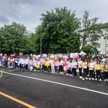 Zi  de  sărbătoare   la  Școala   Gimnazială ”Ghiță  Mocanu”  Onești