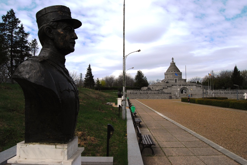Eroii țării în umbre ale trecutului Eroii țării în umbre ale trecutului