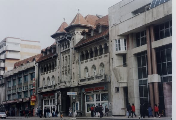 2 +1, știri ”amprentate”