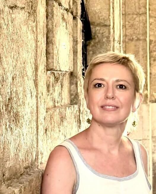 ”Precum un rug arzând, care aruncă scântei în beznă…” ”Precum un rug arzând, care aruncă scântei în beznă…”