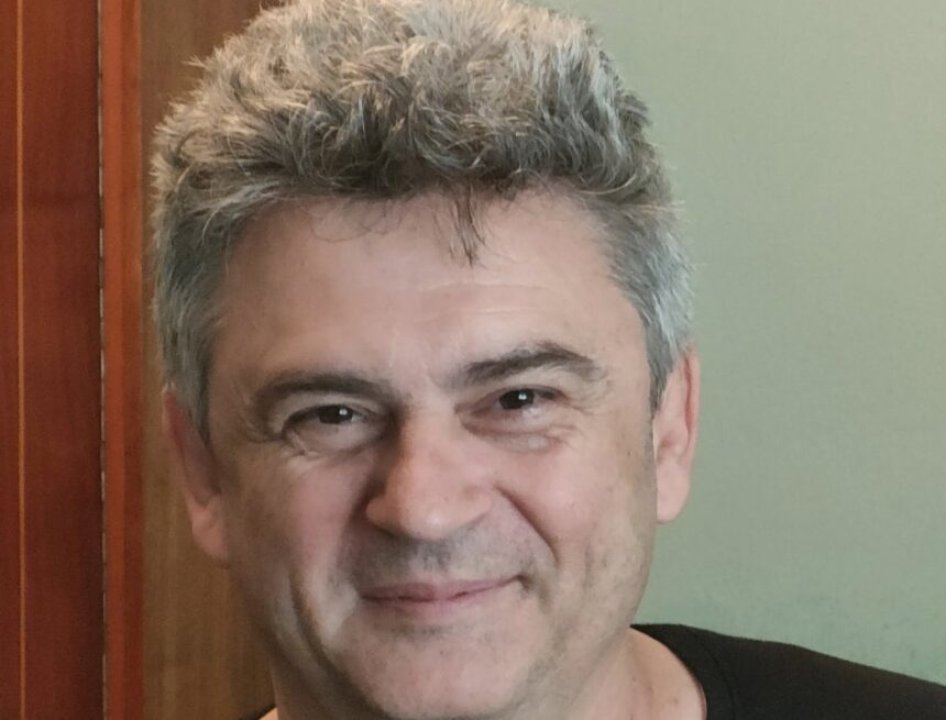 ”TE MAI AȘTEPT SĂ-MI SPUI POVESTEA NOASTRĂ ” ”TE MAI AȘTEPT SĂ-MI SPUI POVESTEA NOASTRĂ ”