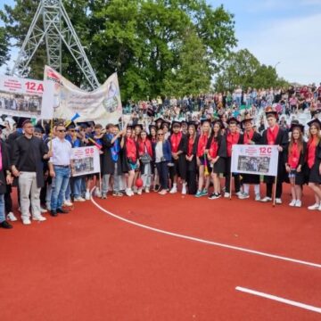 Emoții, bucurie și încredere în viitor pentru absolvenții Liceului cu Program Sportiv ”Nadia Comăneci” din Onești