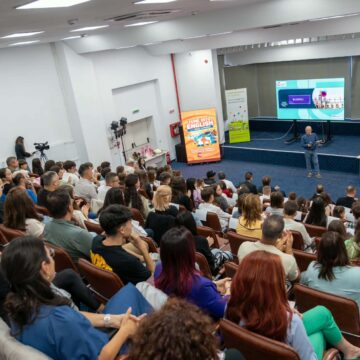 ”Tune Into English”, în premieră în România, la Onești
